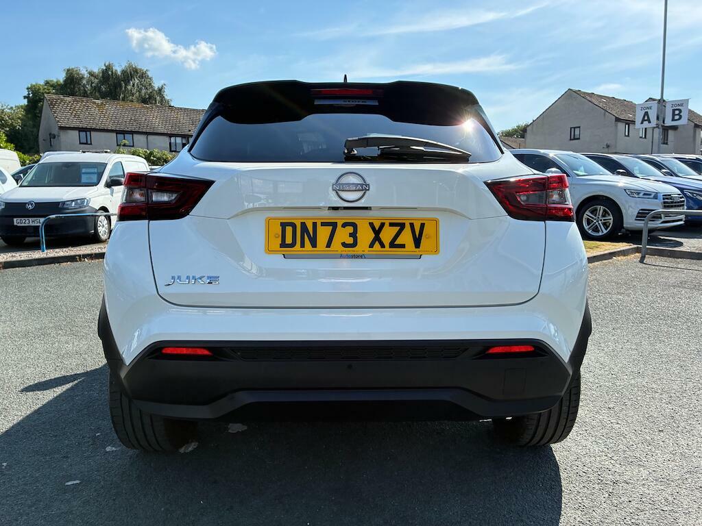 Nissan Juke Tekna White #5