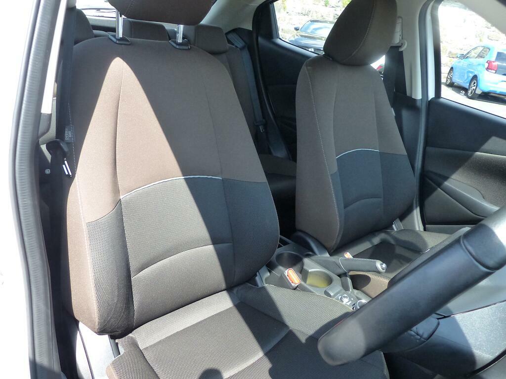 Mazda 2 Se-l White #5