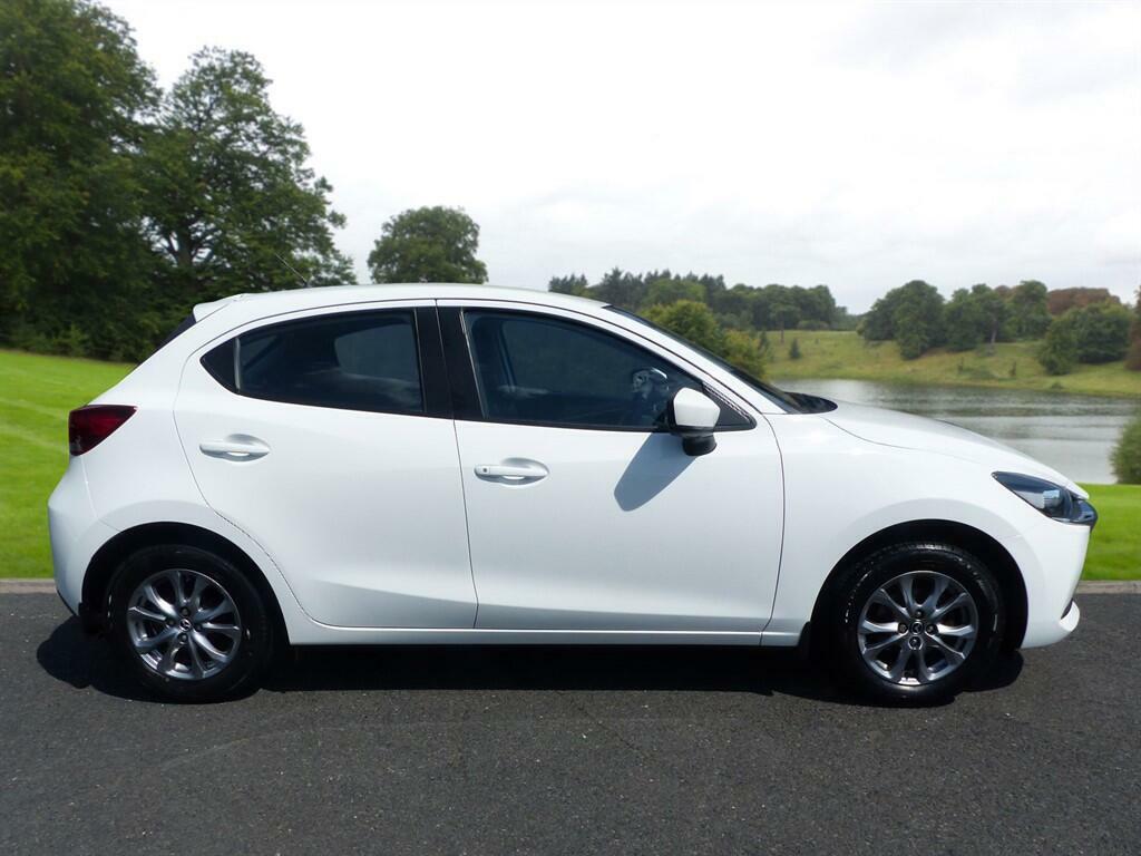 Mazda 2 Se-l White #3