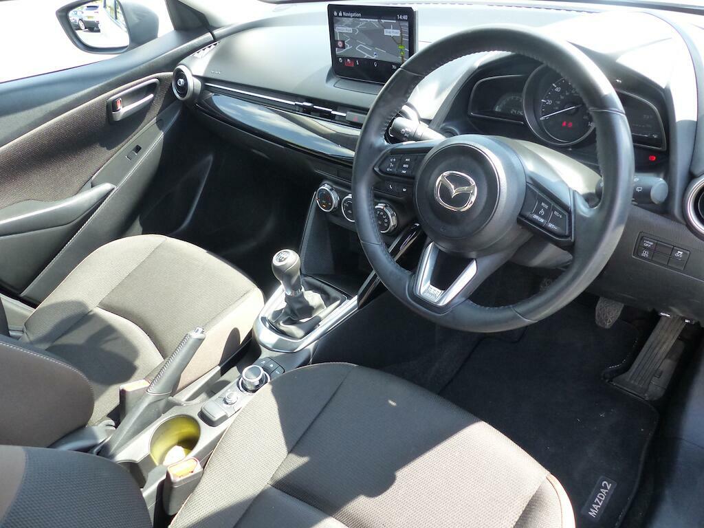 Mazda 2 Se-l White #4