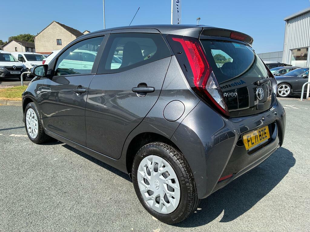 Toyota Aygo X X-play Grey #4