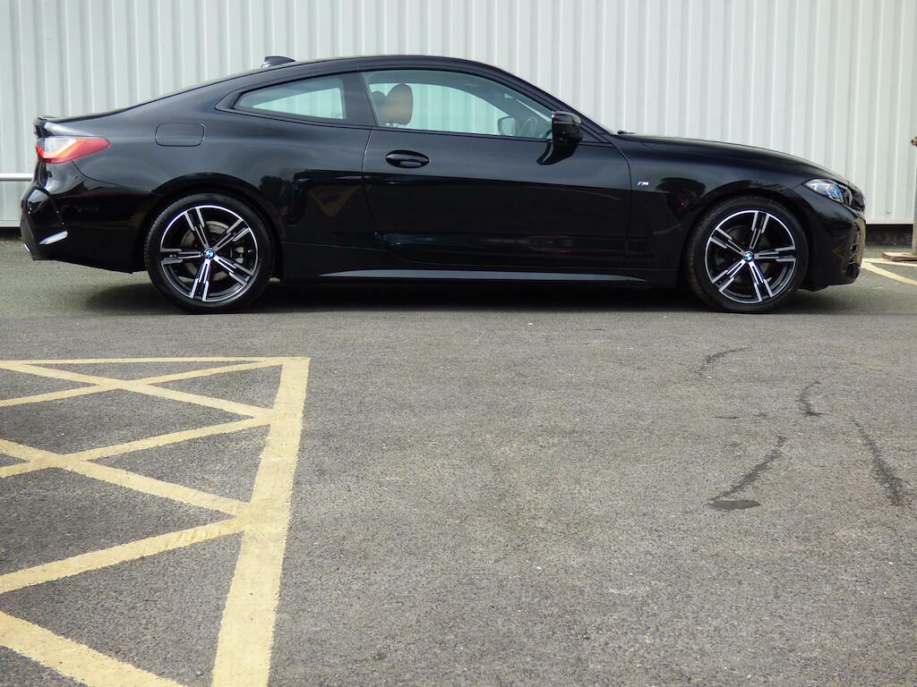 BMW 4 Series M Sport Black #2