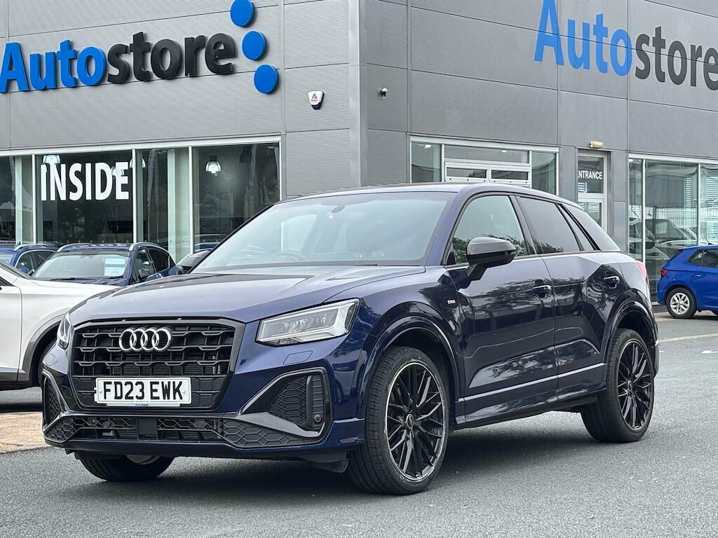 Audi Q2 Black Edition Blue