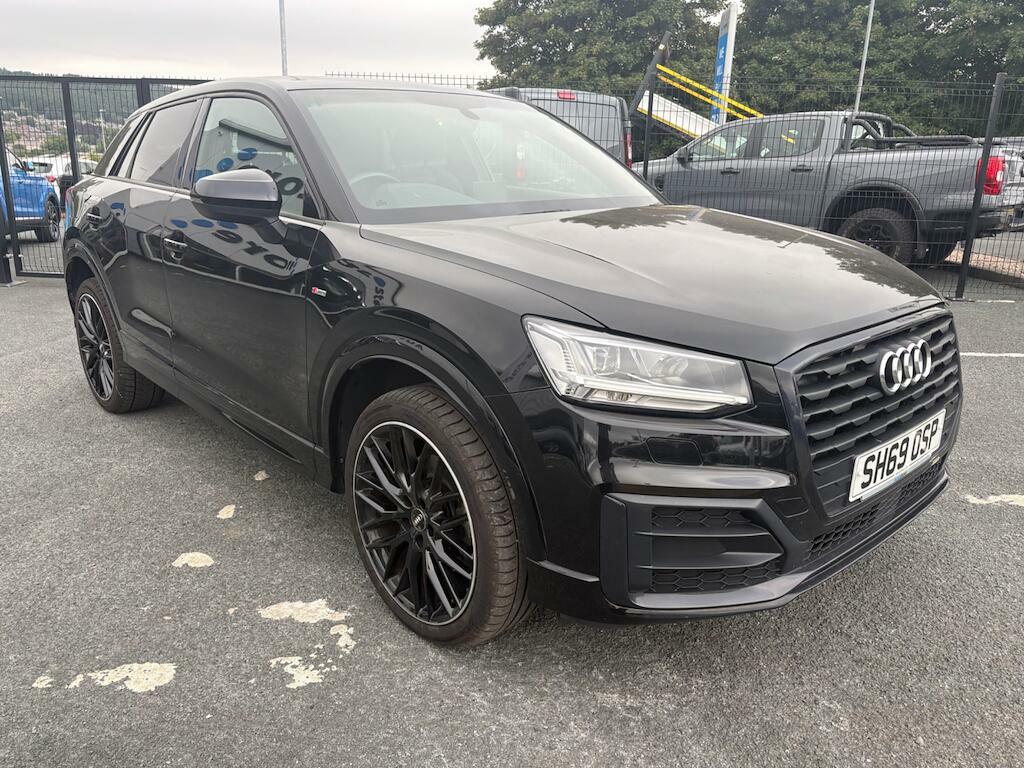 Audi Q2 Black Edition Black #4