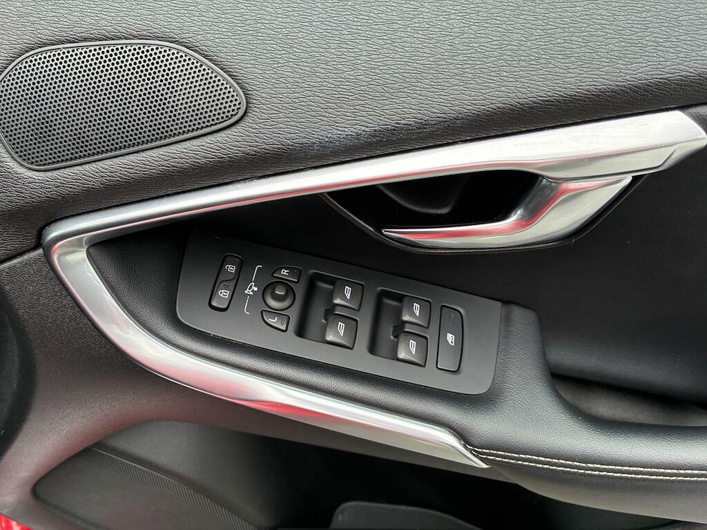 Volvo V40 1.5 T3 R-design Black #22