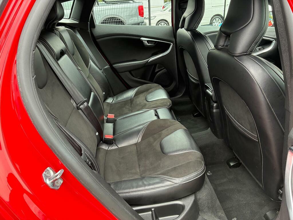 Volvo V40 1.5 T3 R-design Black #20