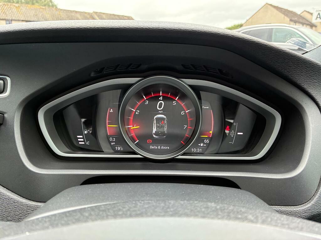 Volvo V40 1.5 T3 R-design Black #26