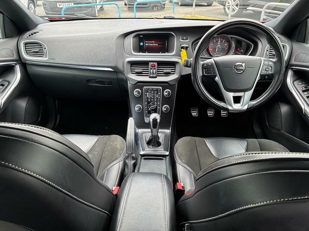 Volvo V40 1.5 T3 R-design Black #24