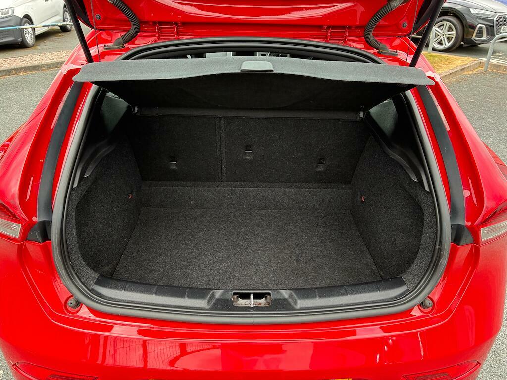Volvo V40 1.5 T3 R-design Black #19