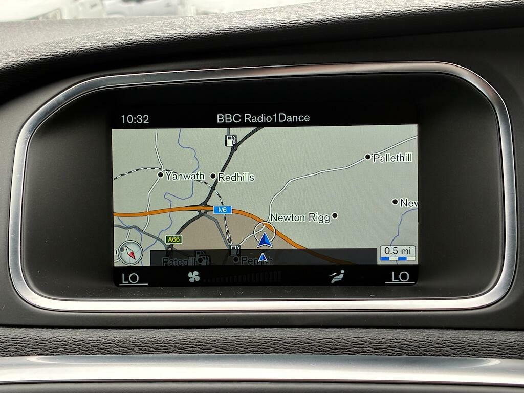 Volvo V40 1.5 T3 R-design Black #31