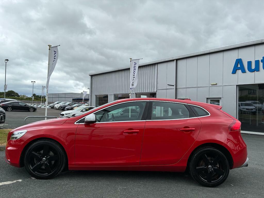 Volvo V40 R-design Red #3