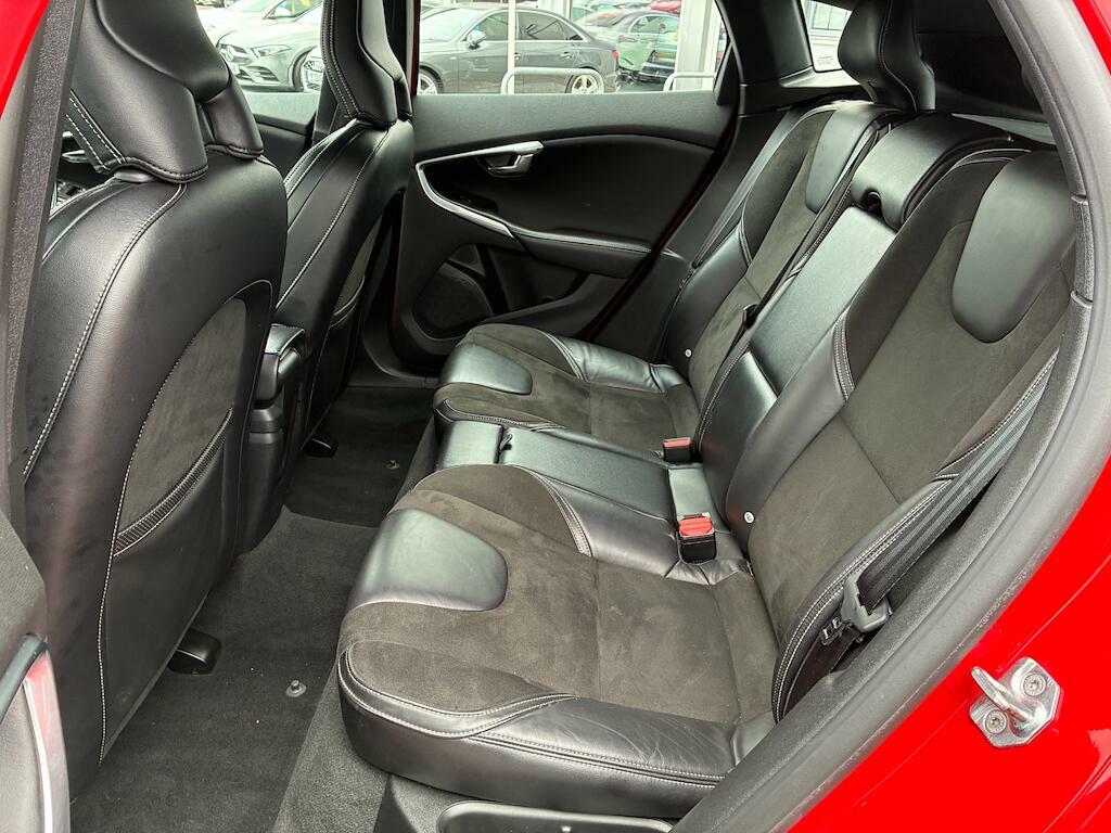 Volvo V40 1.5 T3 R-design Black #18