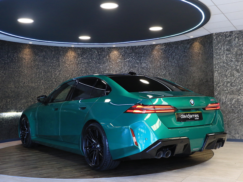 BMW M5 Saloon PX74HVH Green #5