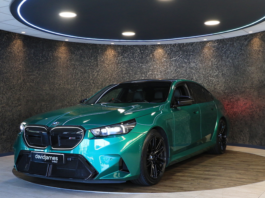 BMW M5 Saloon PX74HVH Green #3