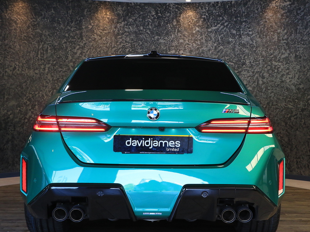 BMW M5 Saloon PX74HVH Green #6