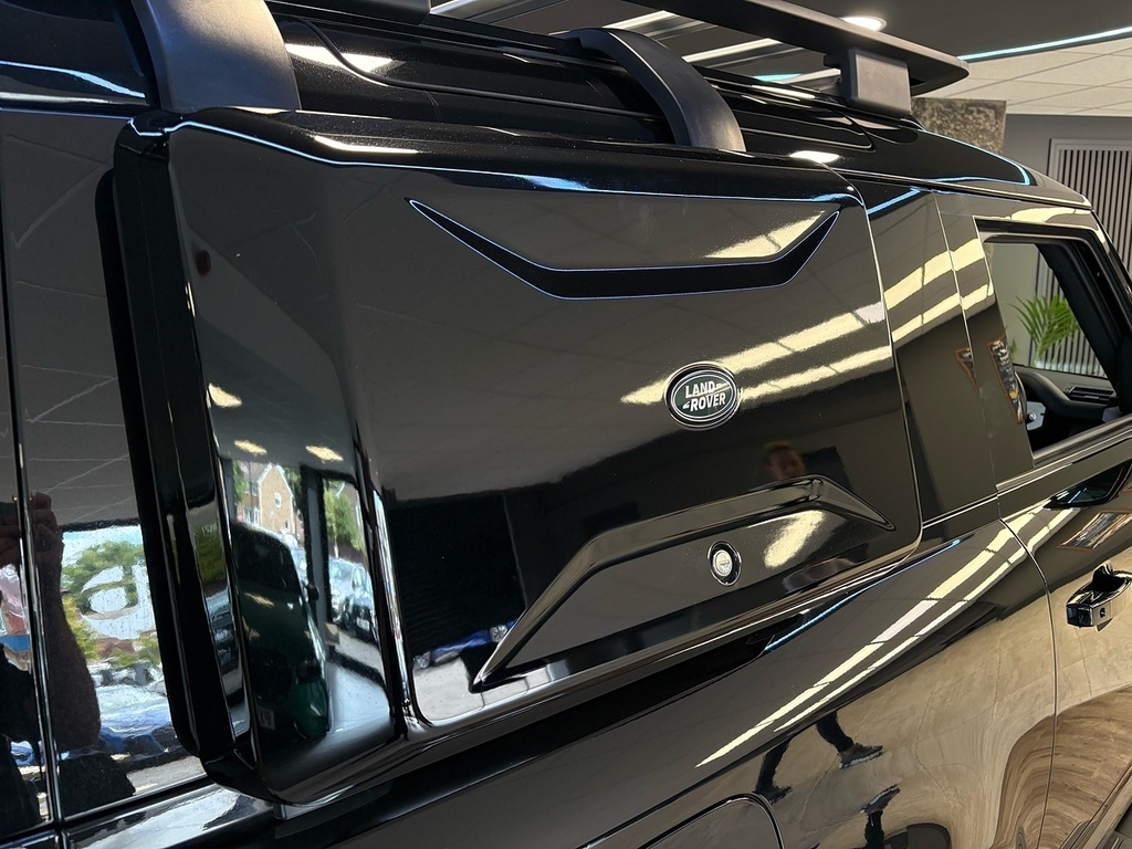 Land Rover Defender 90 D250 X-dynamic Hse Black #31