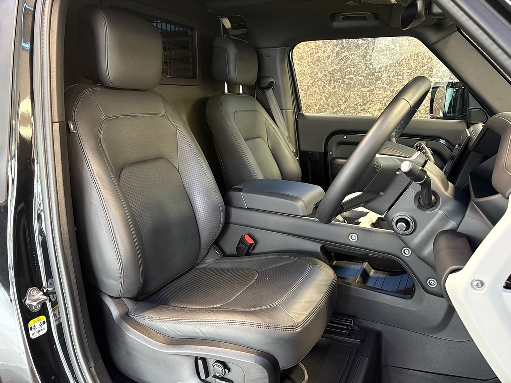Land Rover Defender 90 D250 X-dynamic Hse Black #15
