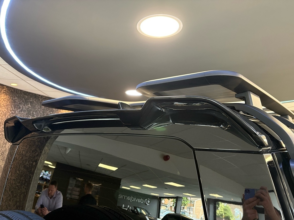 Land Rover Defender 90 D250 X-dynamic Hse Black #32