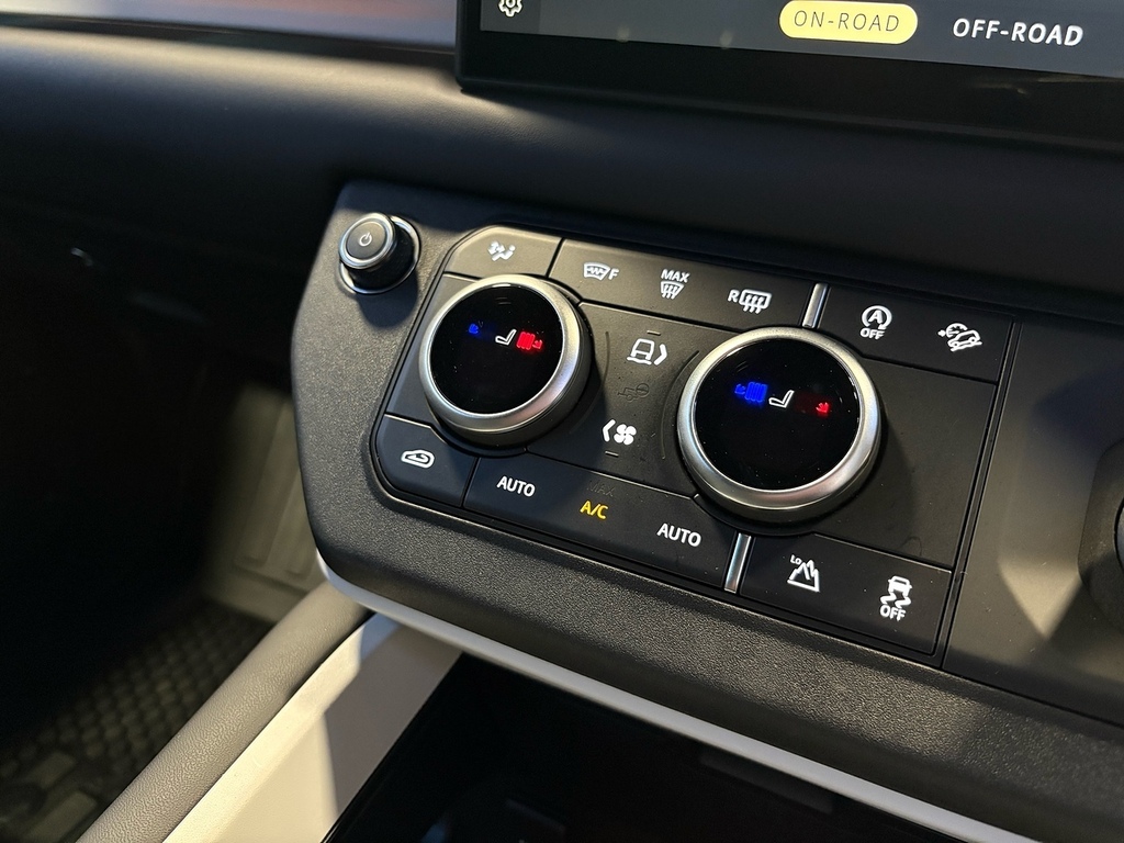 Land Rover Defender 90 D250 X-dynamic Hse Black #19