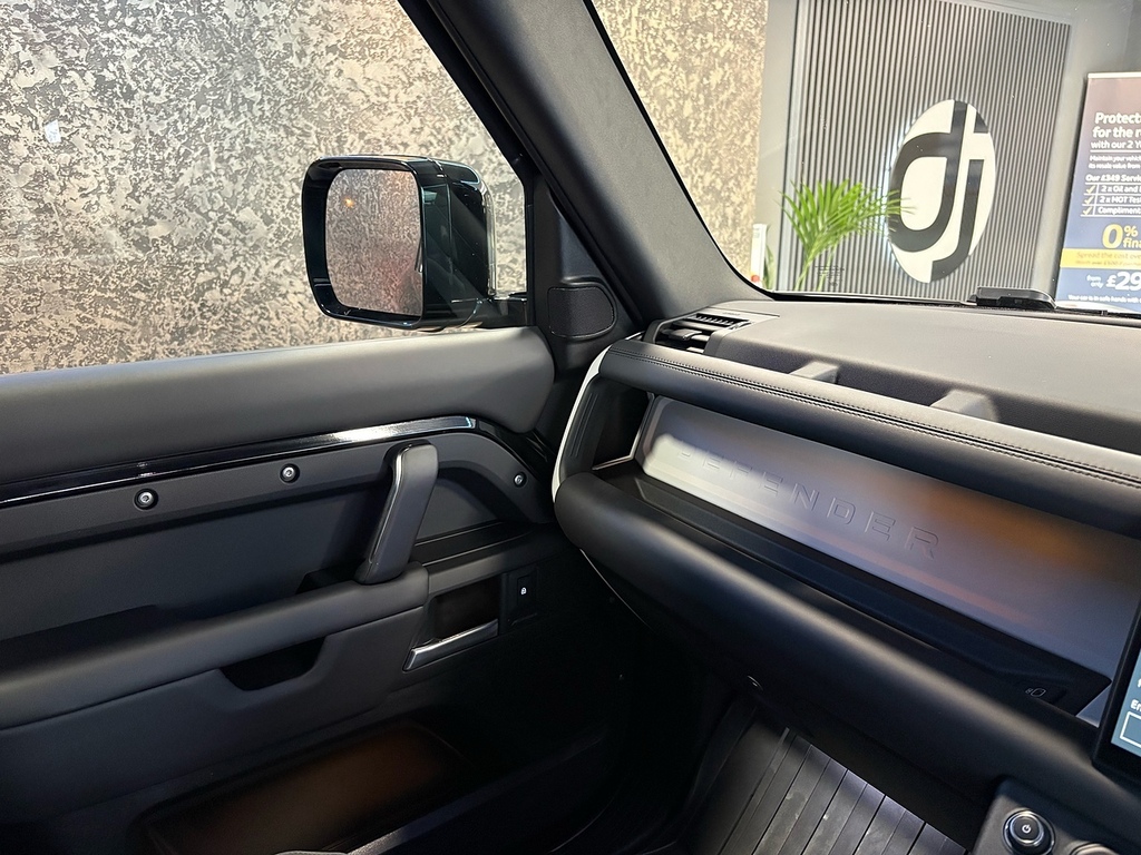 Land Rover Defender 90 D250 X-dynamic Hse Black #18
