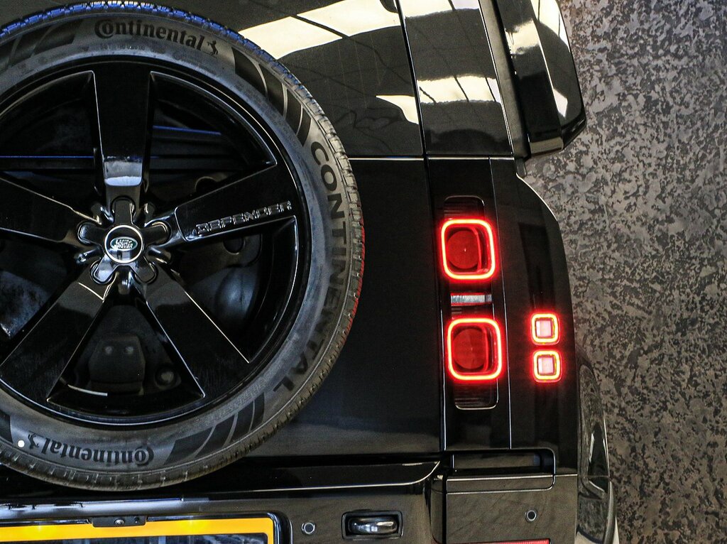 Land Rover Defender 90 D250 X-dynamic Hse Black #13