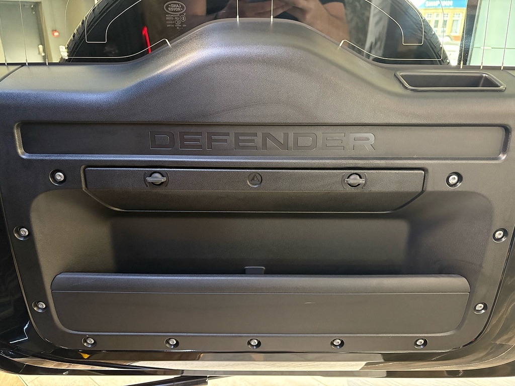 Land Rover Defender 90 D250 X-dynamic Hse Black #30