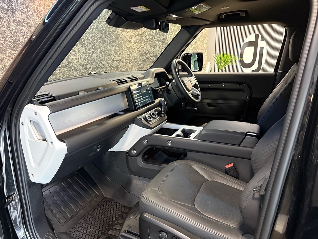 Land Rover Defender 90 D250 X-dynamic Hse Black #17