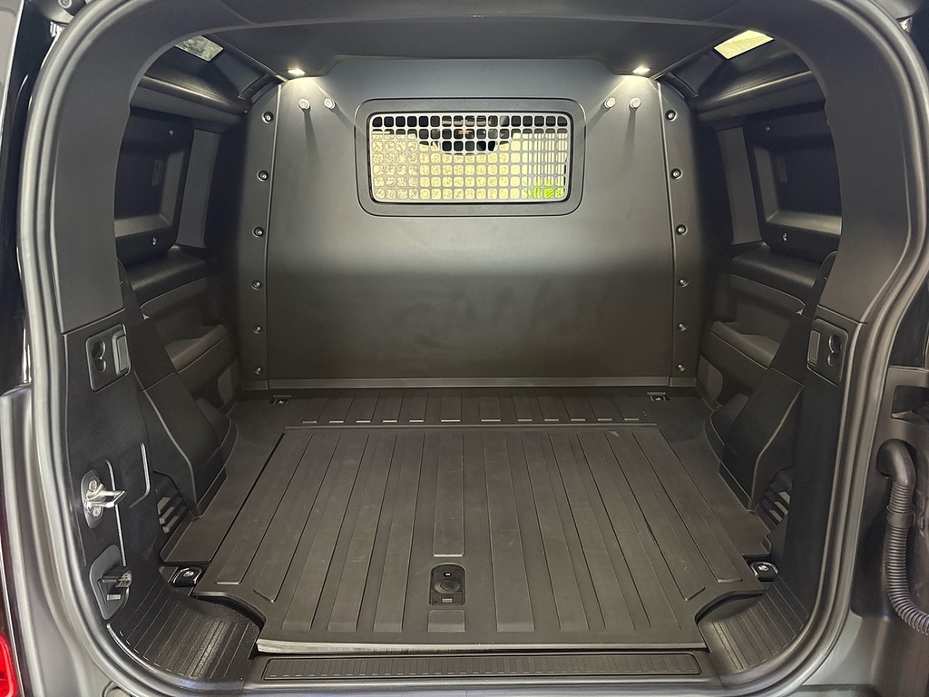 Land Rover Defender 90 D250 X-dynamic Hse Black #29