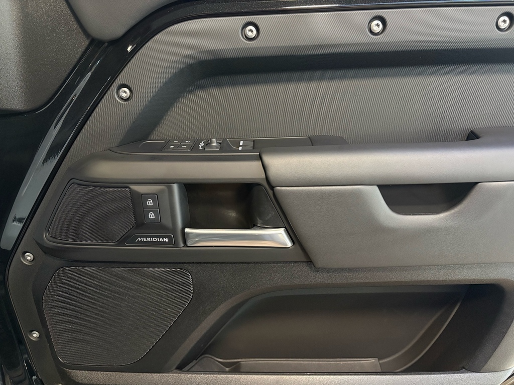 Land Rover Defender 90 D250 X-dynamic Hse Black #28
