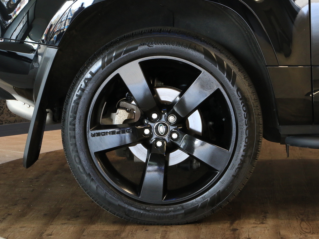 Land Rover Defender 90 D250 X-dynamic Hse Black #36