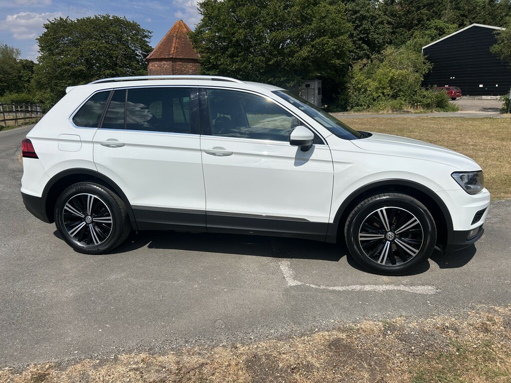 Volkswagen Tiguan 1.5 Tsi Evo Se Navigation White #4