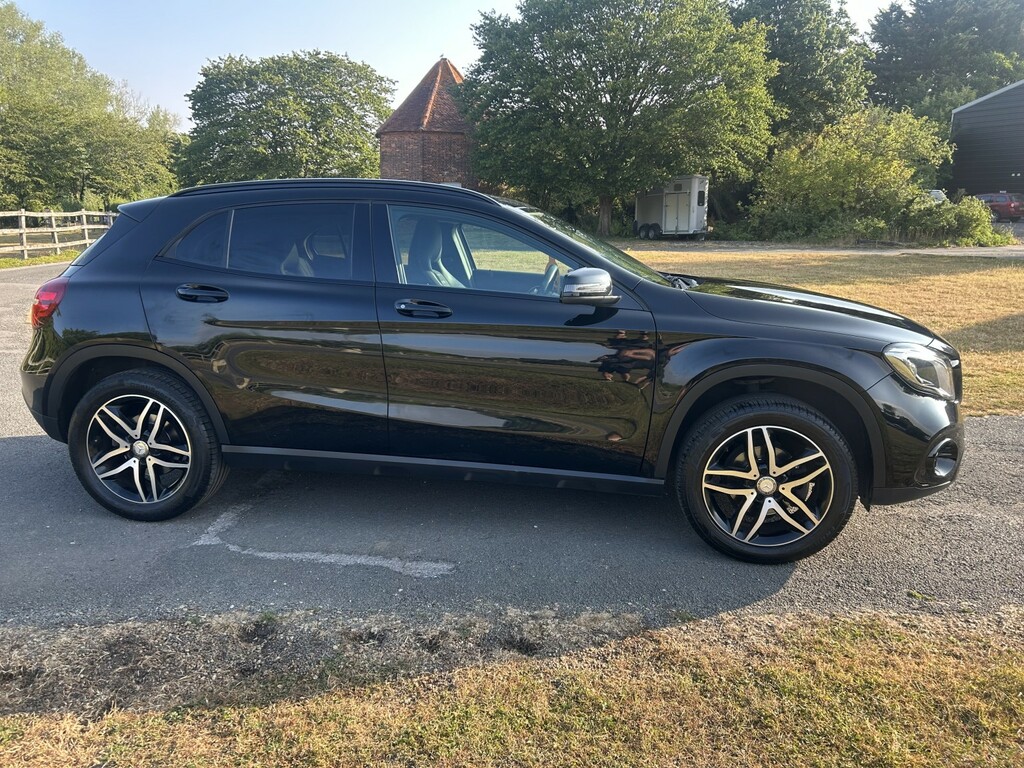 Mercedes-Benz GLA Class 1.6 Gla180 Urban Edition KP69OYG Black #4