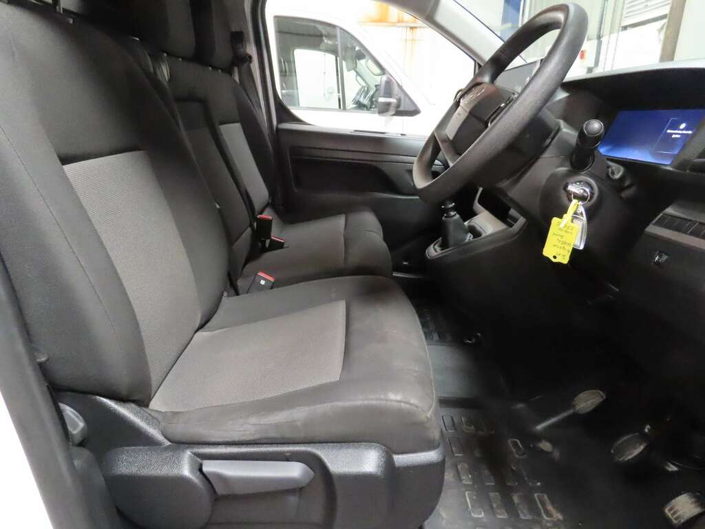 Citroen Dispatch Crew Cab Xlwb White #9