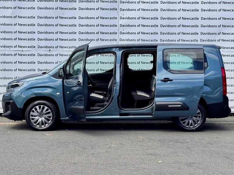 Citroen e-Berlingo 52Kwh Plus XL Mpv 7.4Kw Charger Blue #5