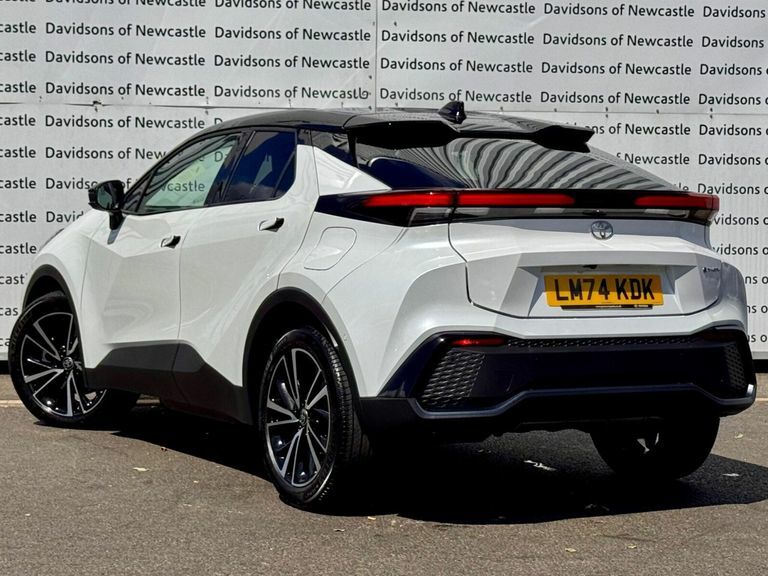 Toyota C-Hr 2.0 Vvt 13.6Kwh Excel Suv Plug-in Hybri White #5