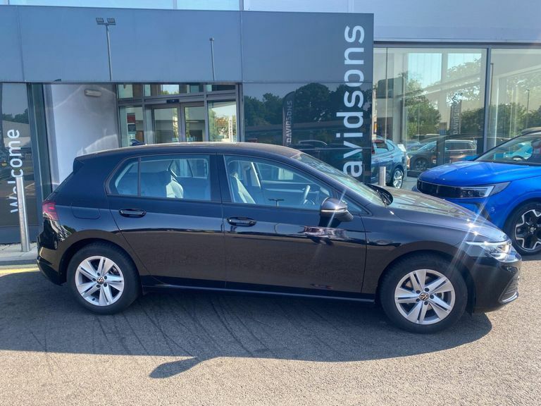 Volkswagen Golf 1.0 Etsi Mhev Life Hatchback Hybrid Dsg Black #2
