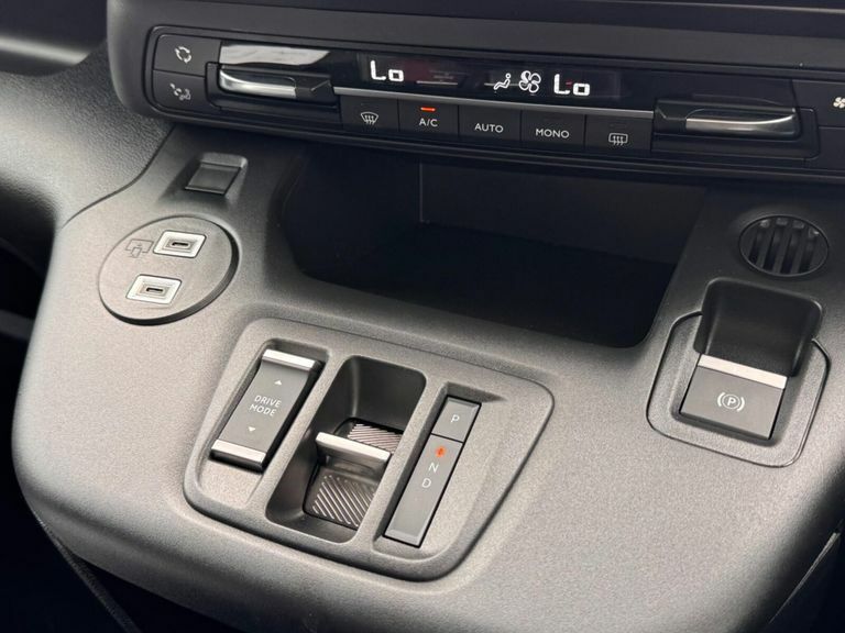 Vauxhall Combo-e Life 52Kwh Ultimate Mpv 7.4Kw Charge Grey #23