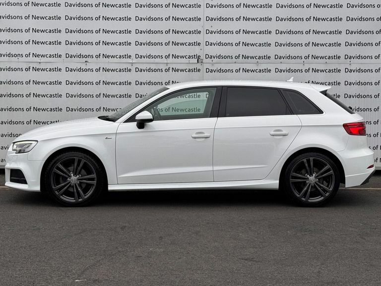 Audi A3 1.5 Tfsi Cod S Line Sportback Eu BP18YFM White #5