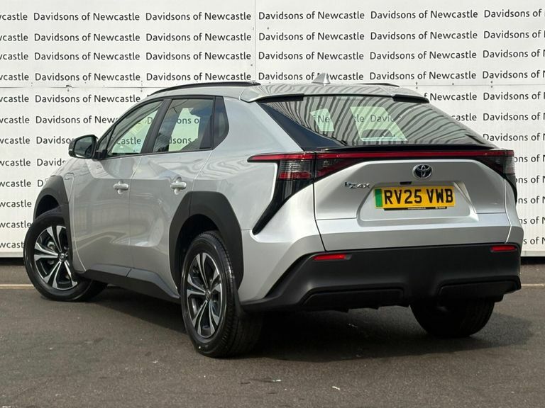 Toyota bZ4X 71.4Kwh Pure Suv 11Kw Obc 204 Silver #4