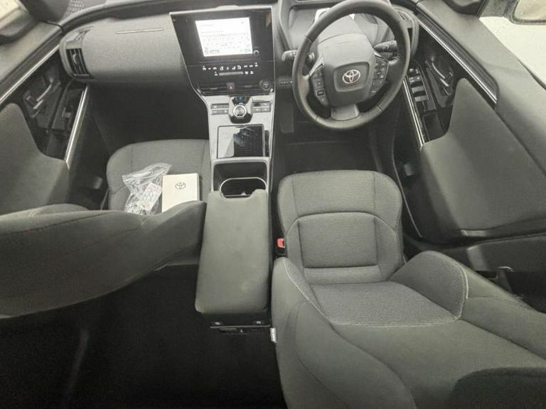 Toyota bZ4X 71.4Kwh Pure Suv 11Kw Obc 204 Silver #2