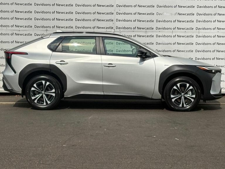 Toyota bZ4X 71.4Kwh Pure Suv 11Kw Obc 204 Silver #6