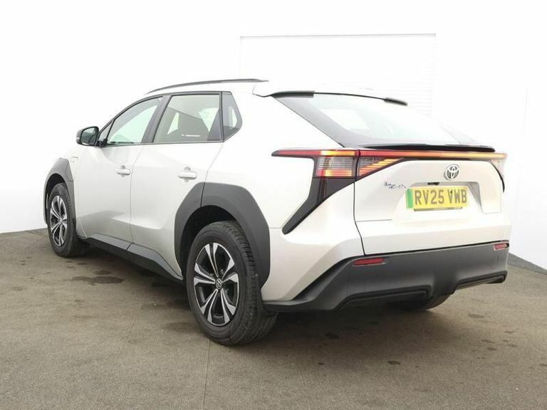 Toyota bZ4X 71.4Kwh Pure Suv 11Kw Obc 204 Silver #6