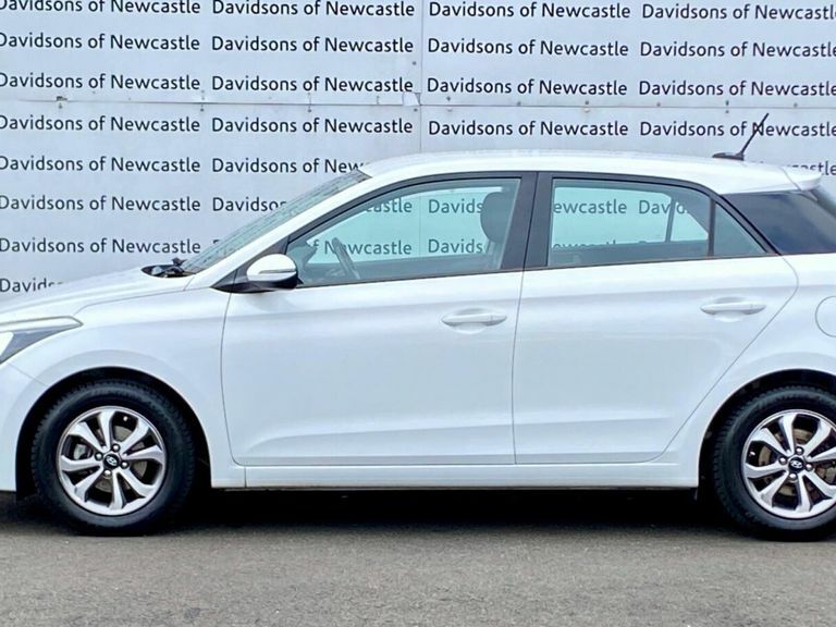 Hyundai I20 1.2 Se Launch Edition Hatchback White #5