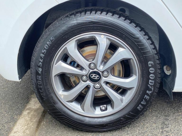 Hyundai I20 Hatchback Silver #19