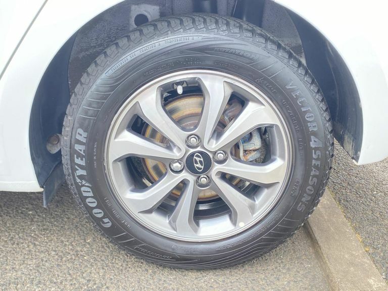 Hyundai I20 Hatchback Silver #17