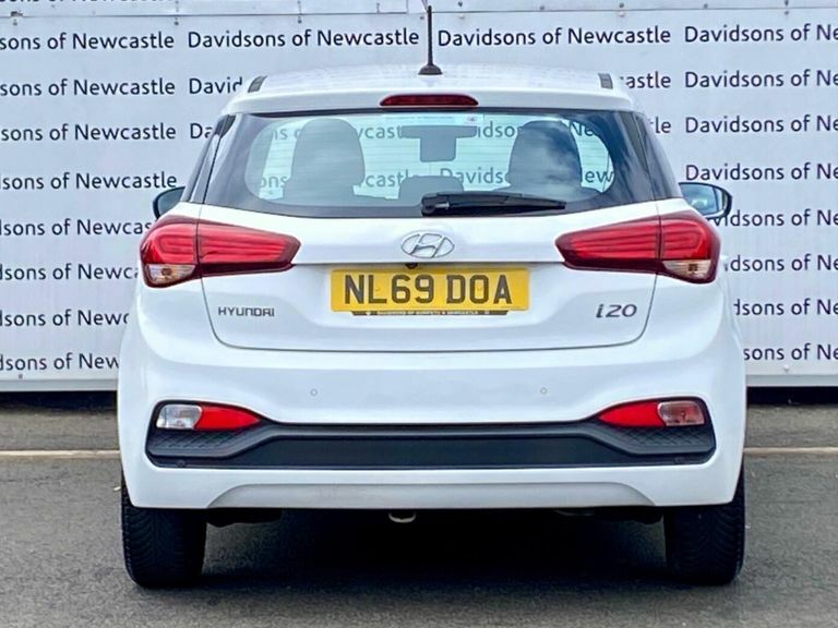 Hyundai I20 1.2 Se Launch Edition Hatchback White #6