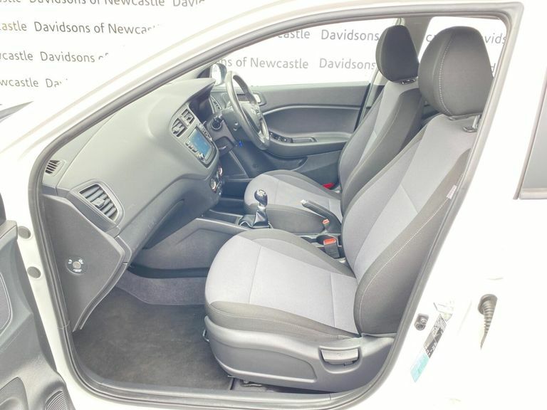 Hyundai I20 Hatchback Silver #24
