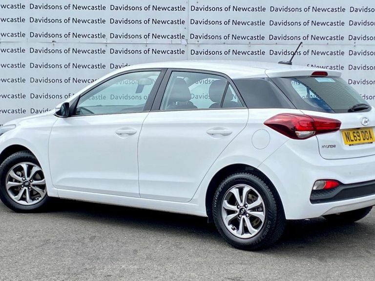 Hyundai I20 1.2 Se Launch Edition Hatchback White #4