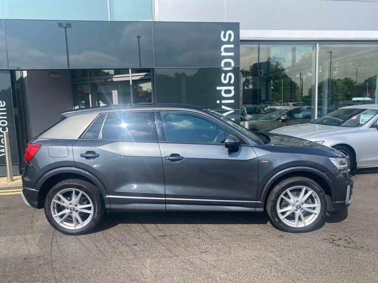 Audi Q2 Tfsi Cod Sport Suv Black #2