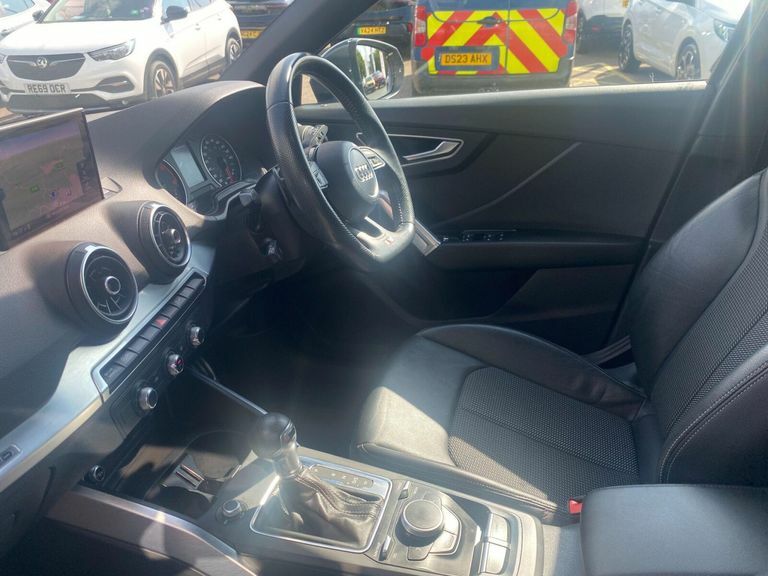 Audi Q2 Tfsi Cod Sport Suv Black #3